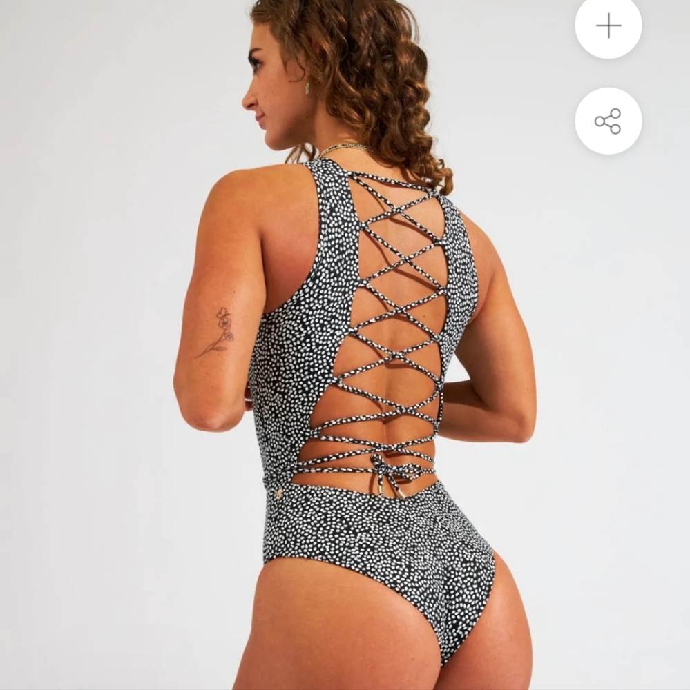 Buffbunny Sharkbite One Piece - image 1